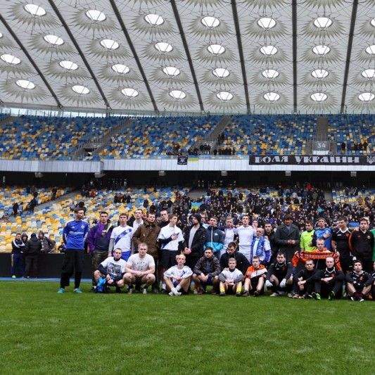 Dynamo and Shakhtar ultras play friendly at the NSC Olimpiyskyi