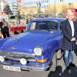 Andriy Biba and Volodymyr Muntian at retro cars festival